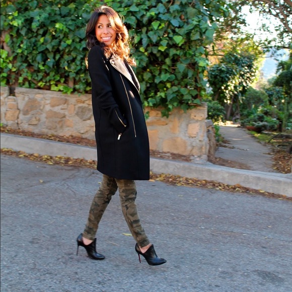 LNIB—Christian Louboutin Dugueclina 100 Napa cut out ankle bootie in Size 38 - Picture 16 of 16